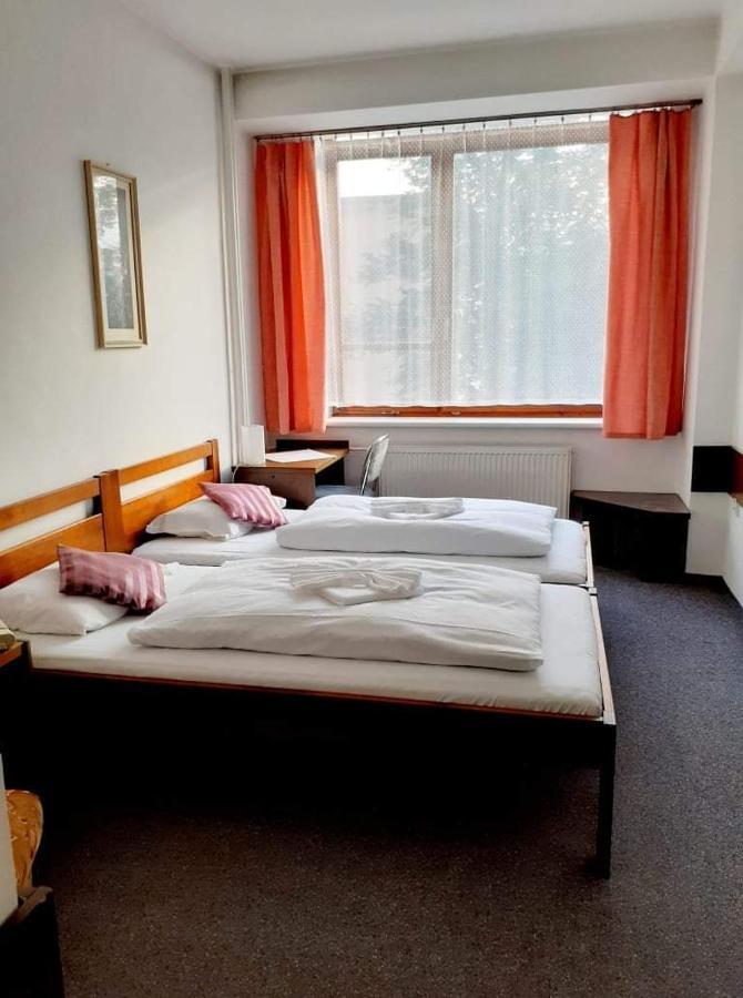 Hotel Apollo Валашске-Мезиржичи Экстерьер фото